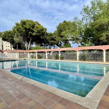 Apartment Salles 33